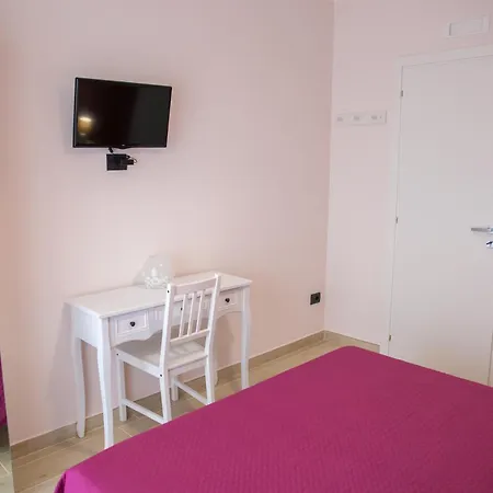 Gleda In The Square Guest house *